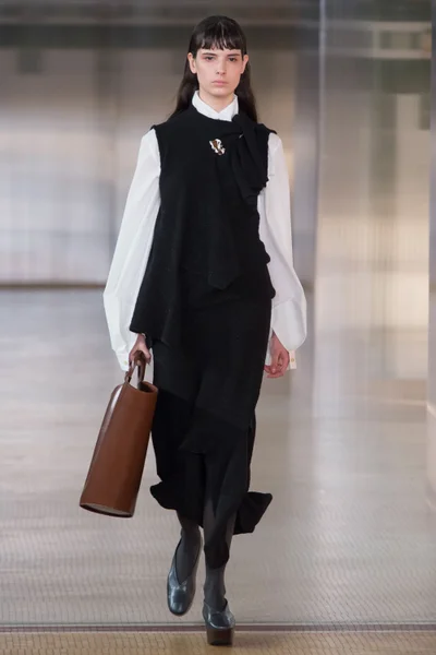 Look 11